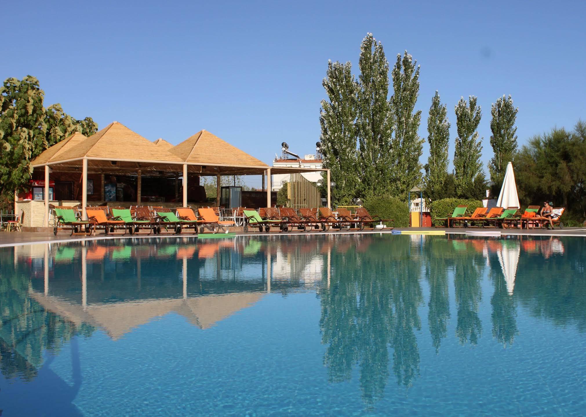 Rena Hotel Кючуккую Екстериор снимка